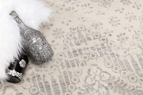 8’ x 11’ Ivory Distressed Ikat Pattern Area Rug - Image 5