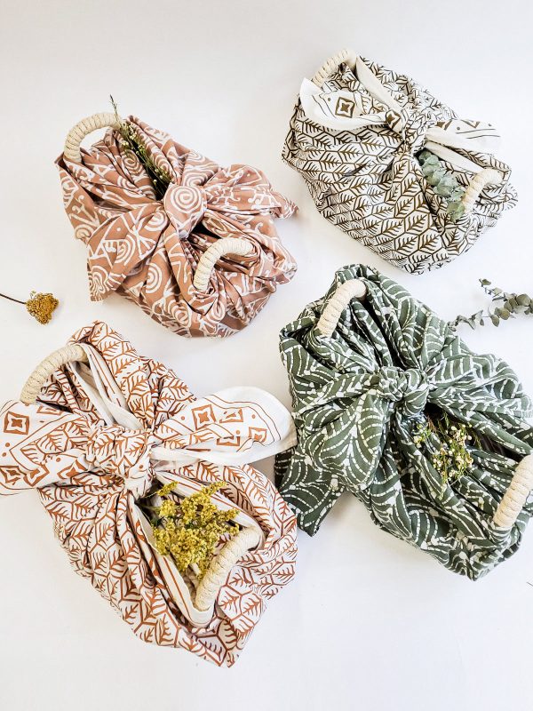 Bread Warmer & Basket Gift Set with Tea Towel - Flower - Image 6